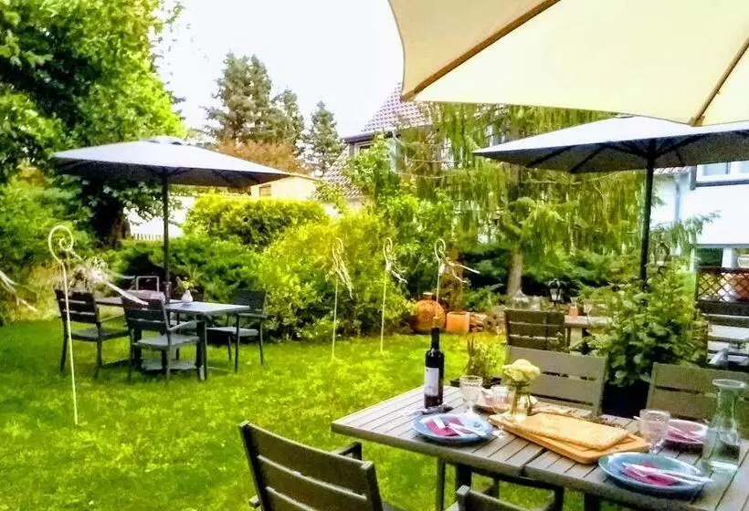 Hotelli Das Gartenhaus