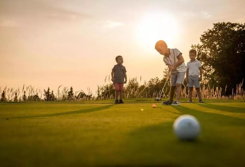 هتل Golf Resort Olomouc