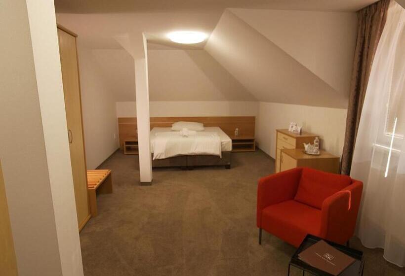 Отель Novy Kastiel Self Check In