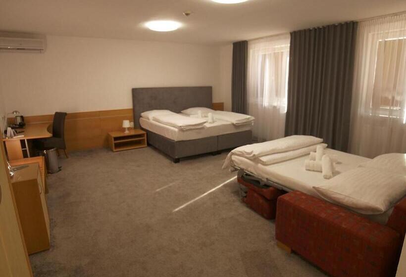 Отель Novy Kastiel Self Check In