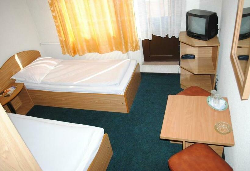 בית מלון כפרי West