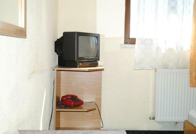 בית מלון כפרי West