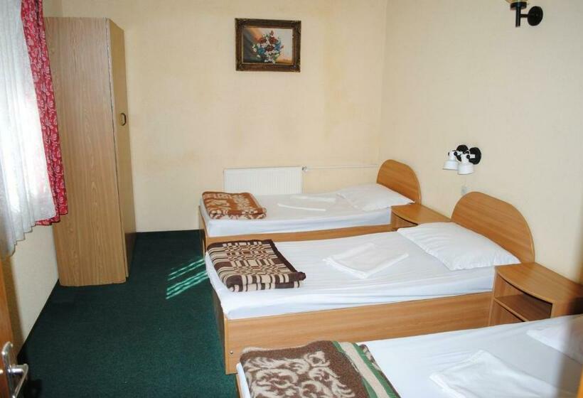 בית מלון כפרי West