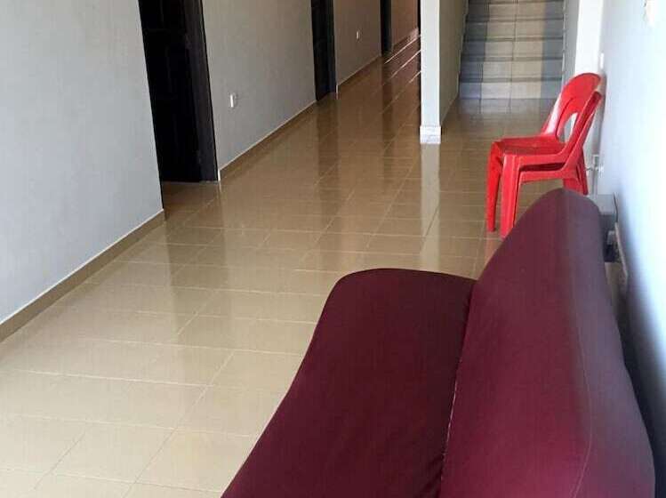 Motel Lunas Homestay By Yolodge