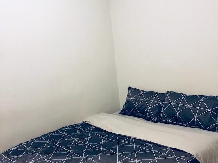 Motel Lunas Homestay By Yolodge