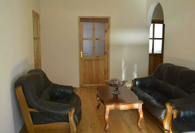 پانسیون Zaza's House