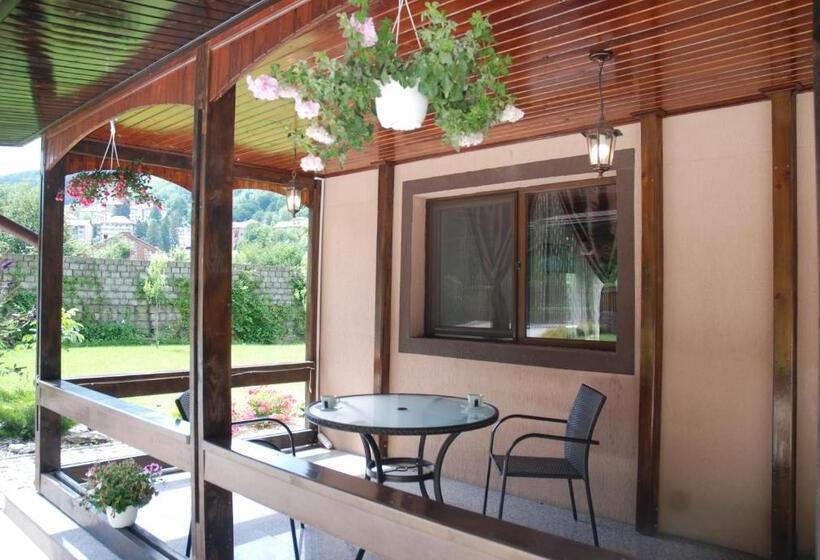 Pensiunea Roua Florilor