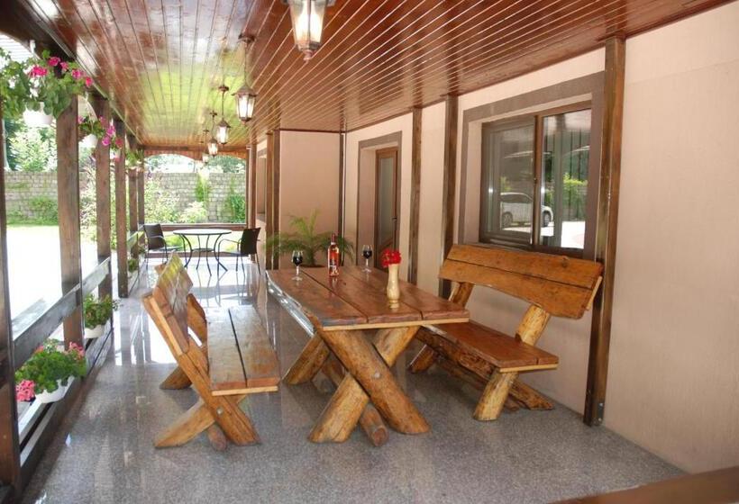 Pensiunea Roua Florilor