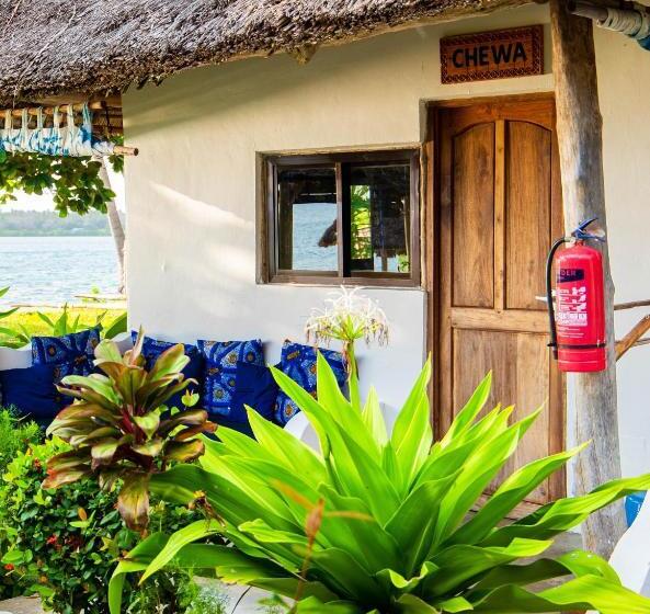 리조트 Butiama Marine Camp