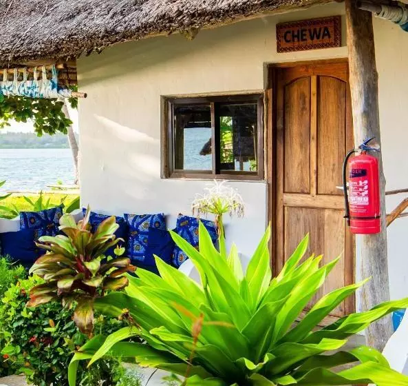 リゾートホテル Butiama Marine Camp