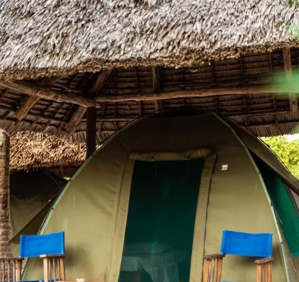 リゾートホテル Butiama Marine Camp