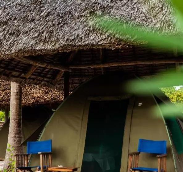 リゾートホテル Butiama Marine Camp