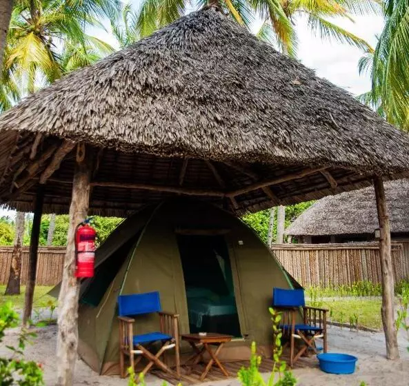 リゾートホテル Butiama Marine Camp