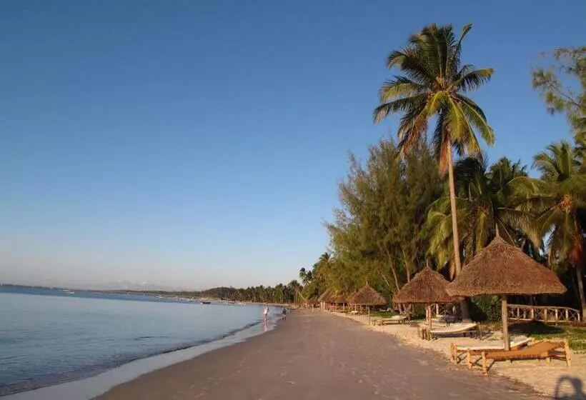 リゾートホテル Butiama Marine Camp