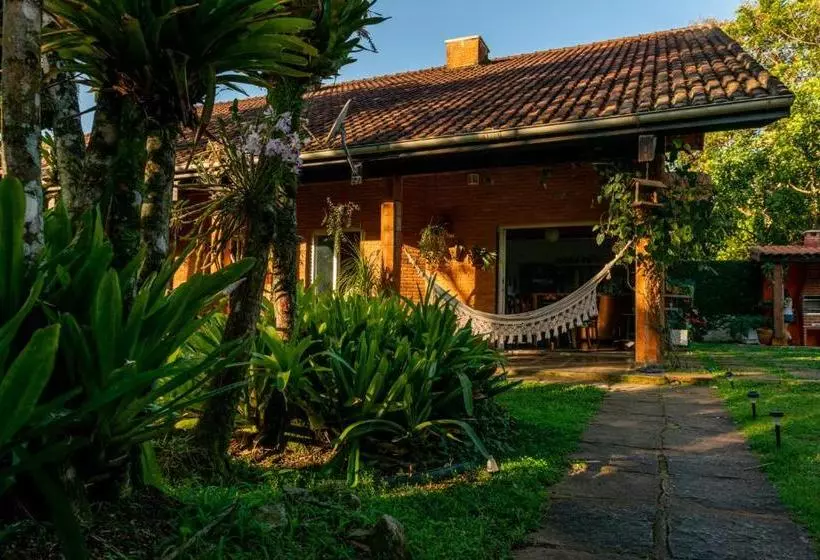 Aamiaismajoitus (B&B) Tiê Cama E Café