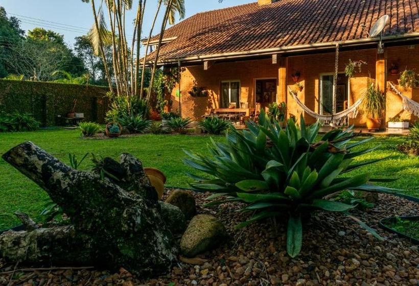 Bed and Breakfast Tiê Cama E Café