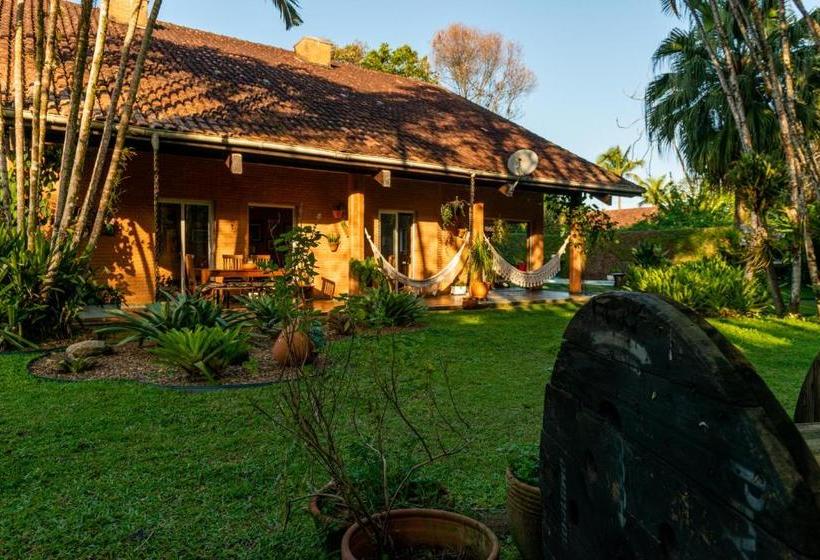 Bed and Breakfast Tiê Cama E Café