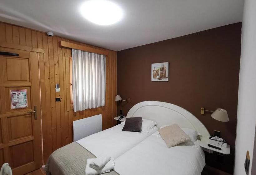 Отель Auberge Saint Jean