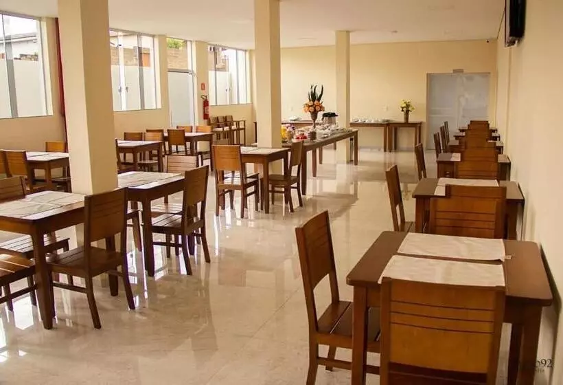 Hotelli Campos Altos Palace