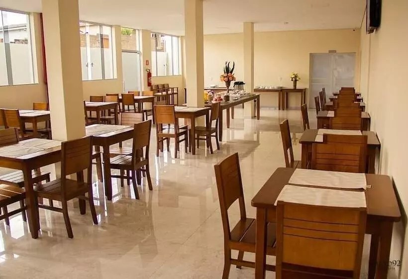 Hotelli Campos Altos Palace