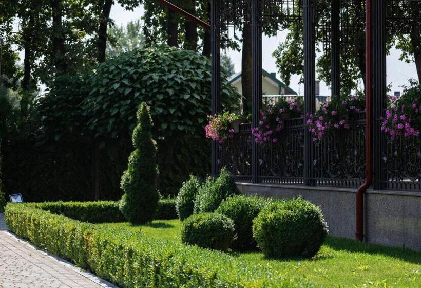 Отель Grand Aristocrate