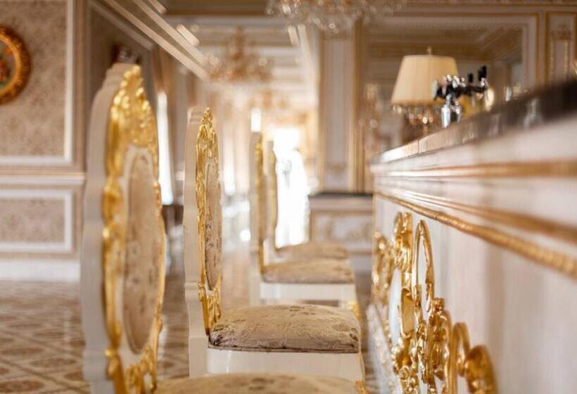 Отель Grand Aristocrate