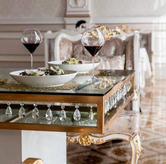 Отель Grand Aristocrate