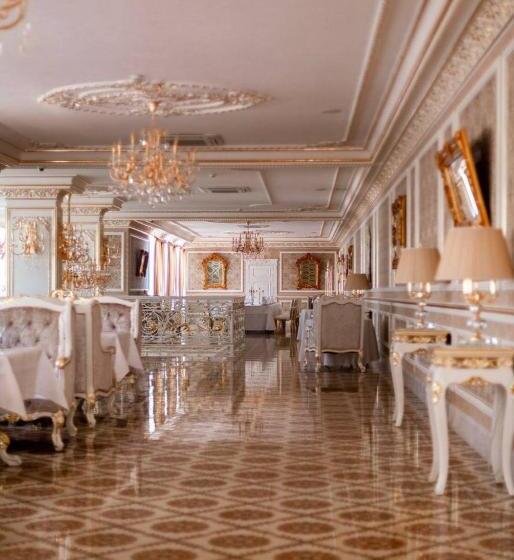 Отель Grand Aristocrate
