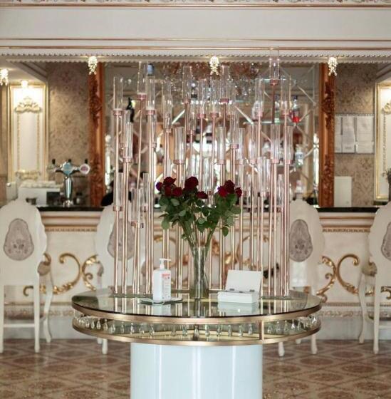 Отель Grand Aristocrate