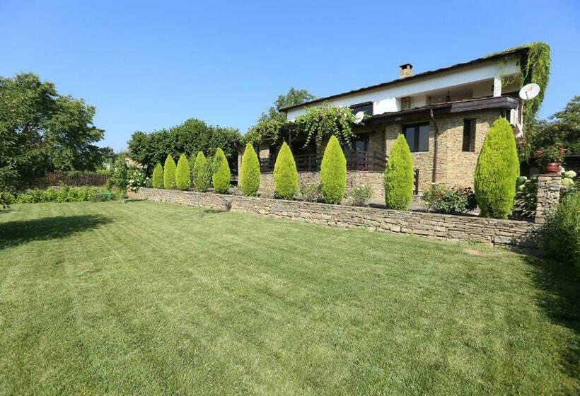 بنسيون Luxury Monevski Guest House