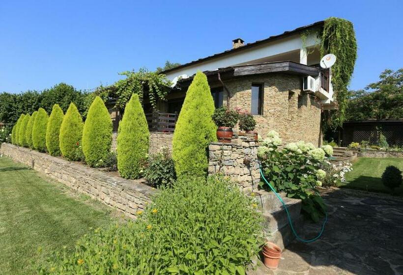 بنسيون Luxury Monevski Guest House