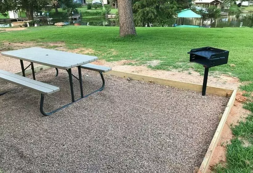 Retkeilymaja Kickapoo Shores Waterfront Cottages