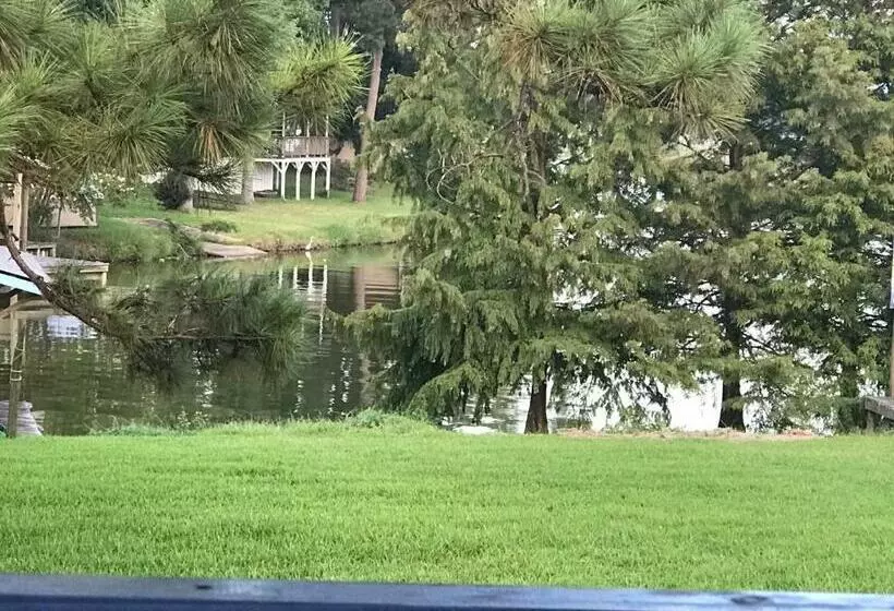 Retkeilymaja Kickapoo Shores Waterfront Cottages