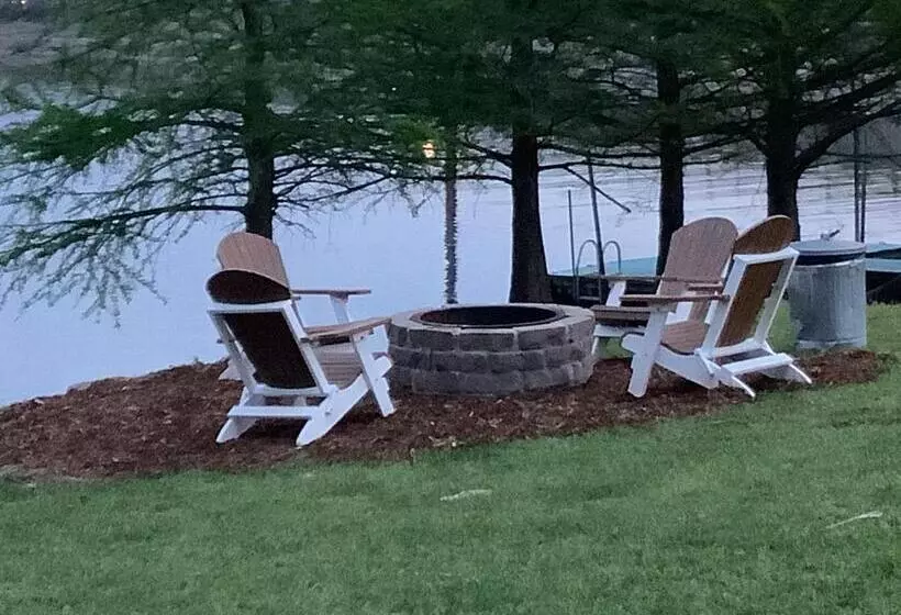 Retkeilymaja Kickapoo Shores Waterfront Cottages