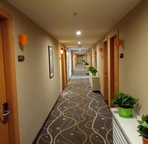 ホテル 7days Premium Heihe Nenjiang County Keyun Station Branch