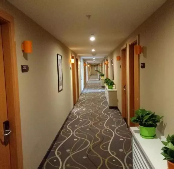 ホテル 7days Premium Heihe Nenjiang County Keyun Station Branch