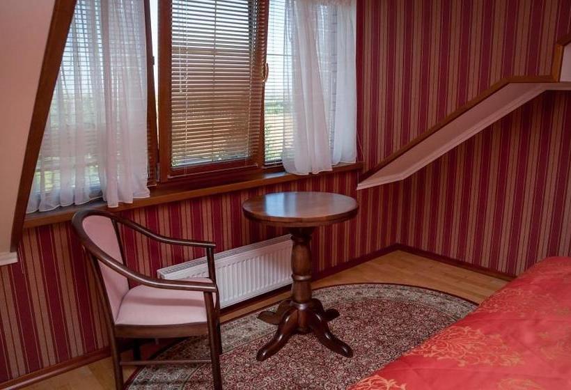 Отель Maetok Country Club