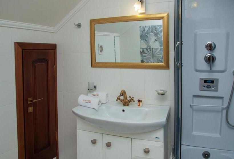 Отель Maetok Country Club