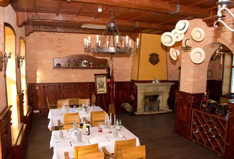 Отель Maetok Country Club