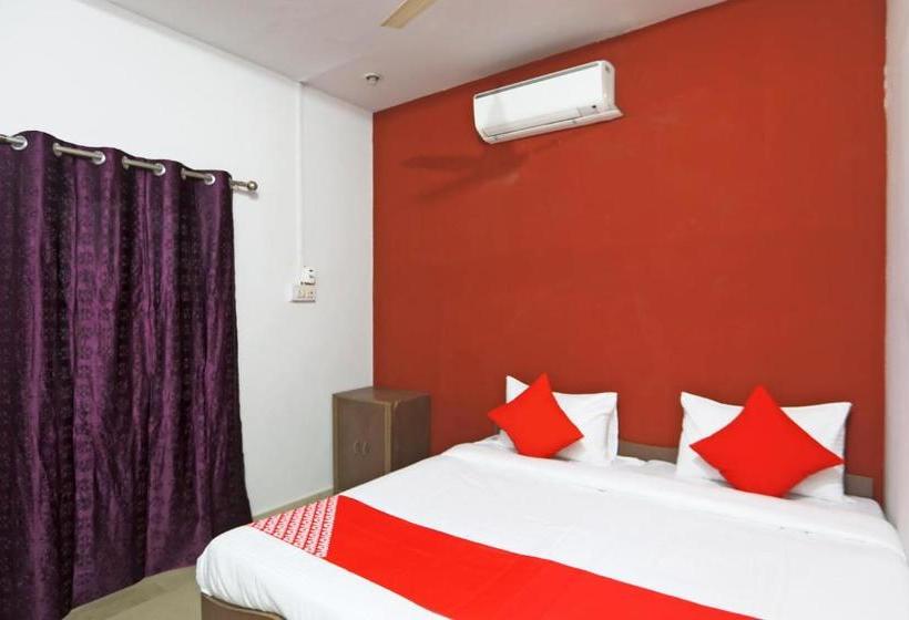 בית מלון כפרי Oyo 63063 Yadav And Restaurant