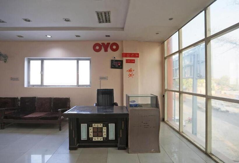 בית מלון כפרי Oyo 63063 Yadav And Restaurant