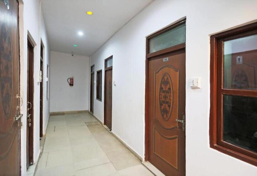 בית מלון כפרי Oyo 63063 Yadav And Restaurant