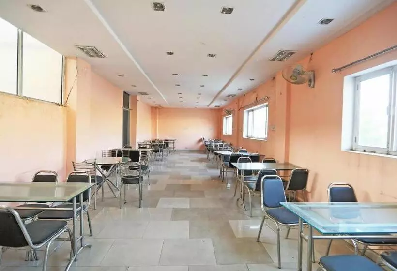 ホテル Oyo 63063 Yadav  And Restaurant