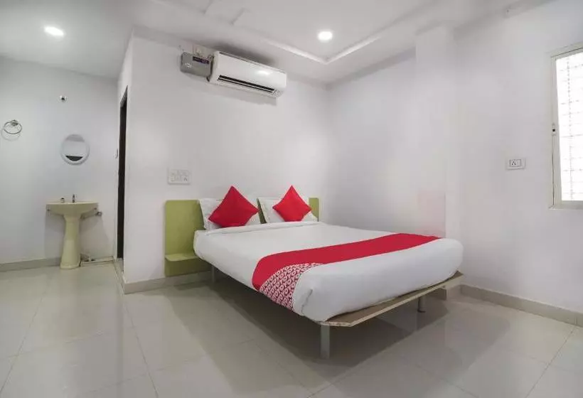 ホテル Oyo 70071 Sri Raghavendra Lodge