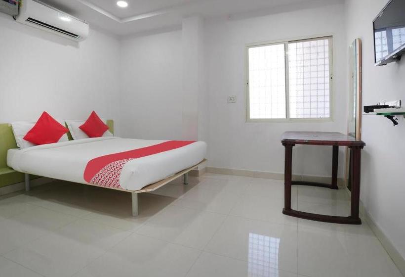 בית מלון כפרי Oyo 70071 Sri Raghavendra Lodge