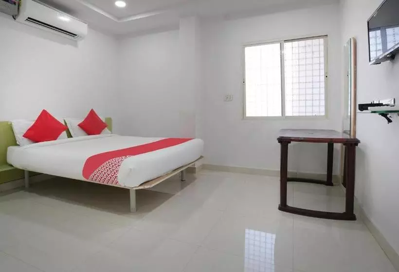 ホテル Oyo 70071 Sri Raghavendra Lodge