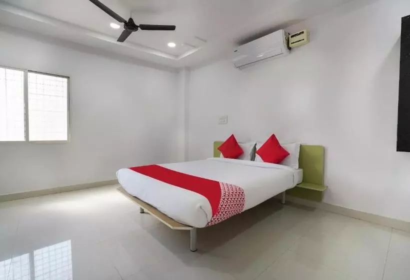 ホテル Oyo 70071 Sri Raghavendra Lodge