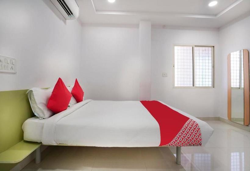 בית מלון כפרי Oyo 70071 Sri Raghavendra Lodge