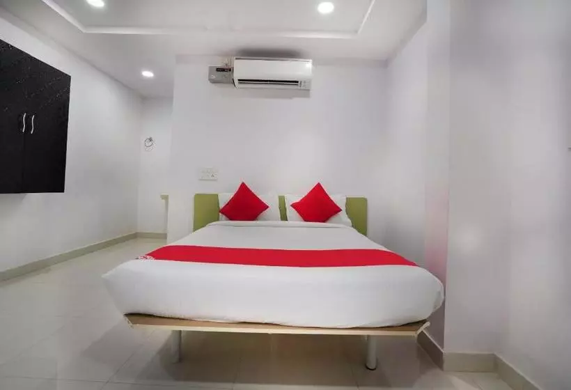 ホテル Oyo 70071 Sri Raghavendra Lodge