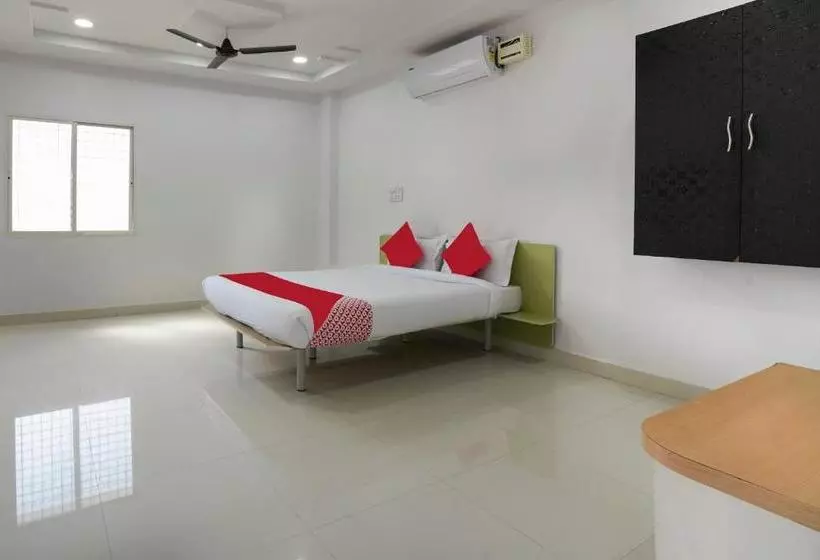 ホテル Oyo 70071 Sri Raghavendra Lodge